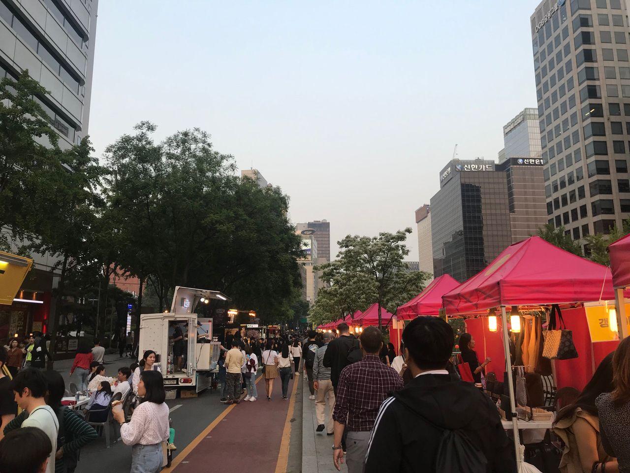 【คยองชองกเยชอน เกาหลี】ตะลุยตลาดนัดกลางคืนที่คลองชองกเยชอน 2025! เดินเลียบคลองชองกเยชอนสวย ๆ และตะลุยตลาดนัดกลางคืนกัน!